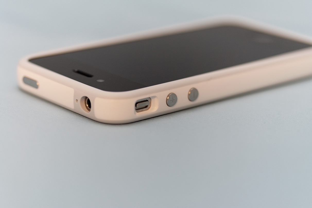 Apple iPhone 4 Bumper – Whiteが到着