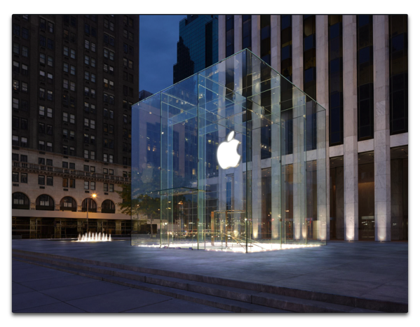 New York のFifth Avenue Apple Store改装後は2倍以上のスペースに