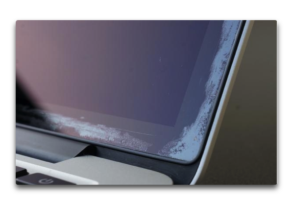 Apple、一部のMacBookおよびMacBook Proモデルで反射防止コーティングの無料修理を延長