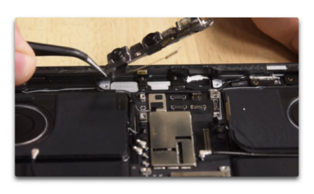 iFixit、新しいiPad Pro 12.9インチの分解ビデオの公開でより小さくなったバッテリー