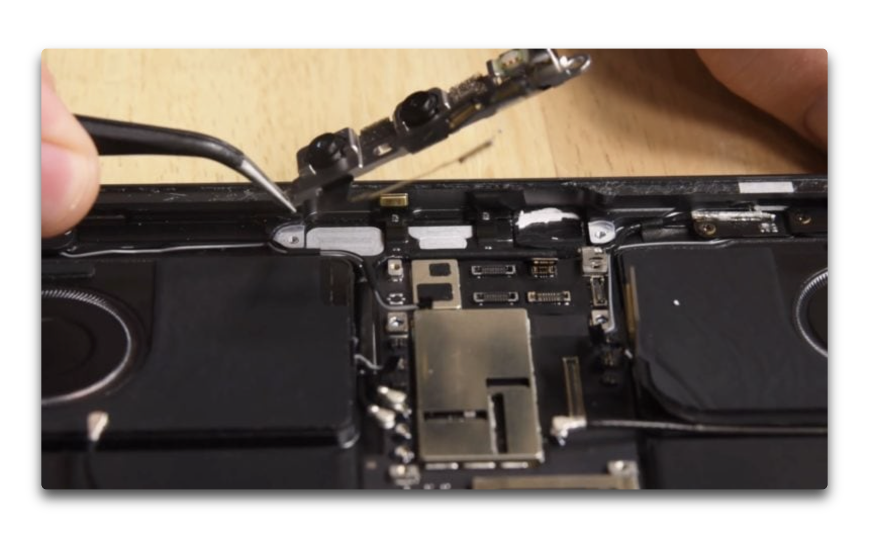 iFixit、新しいiPad Pro 12.9インチの分解ビデオの公開でより小さくなったバッテリー | 酔いどれオヤジのブログwp