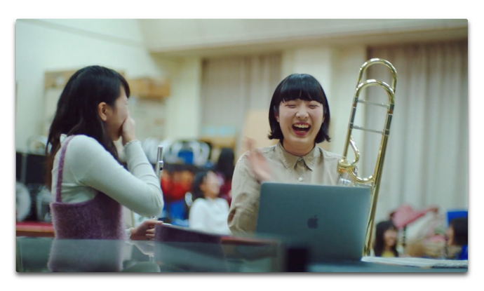 Apple Japan、「Macの向こうから」と題して世界を変える日本人学生4人をクローズアップしたCFを公開