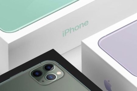 iPhone 11 ProとiPhone 11 Pro Maxは、本体と同色のAppleロゴとブラックのケースでパッケージされる