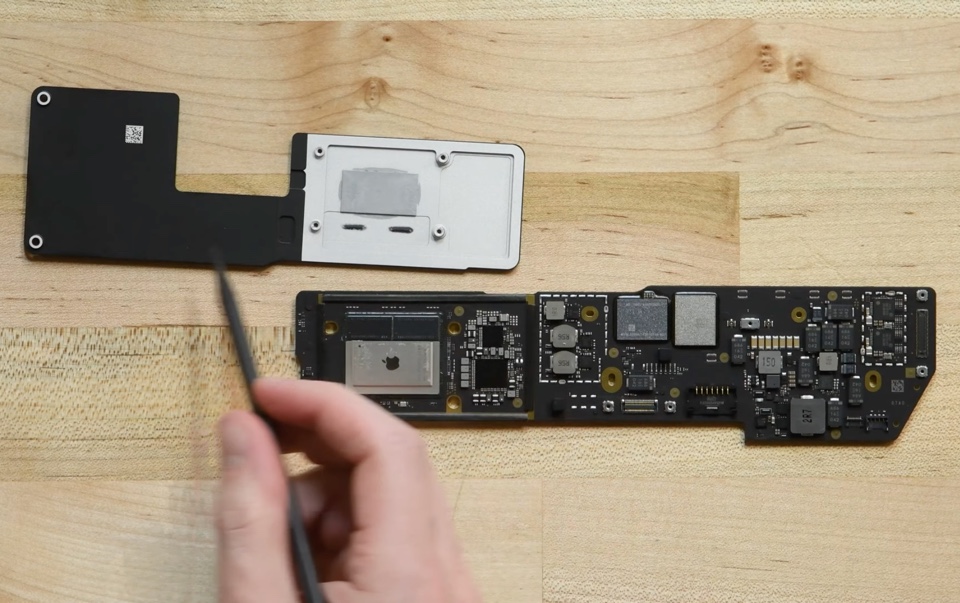 iFixitがApple M1 MacBookAirとMacBookProの分解ビデオを公開 
