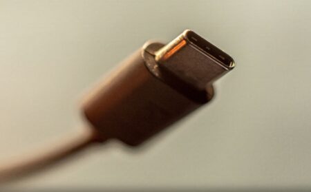 USB-C 2.1では最大電力240Wにアップグレードされる
