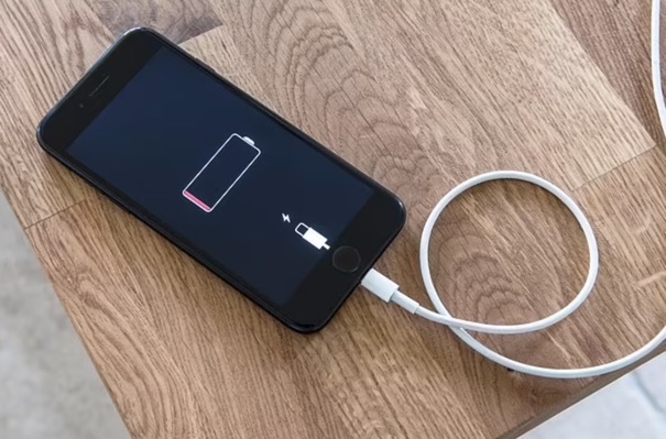「iOS 15.4」でバッテリー消費が深刻化と複数のiPhoneユーザーが指摘