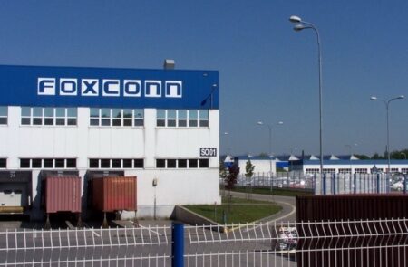 Foxconn最大のiPhone工場、COVIDのロックダウンを回避