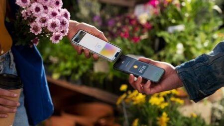 新しいiPhoneの「Tap to Pay」機能、すでにApple Parkのビジターセンターで利用中