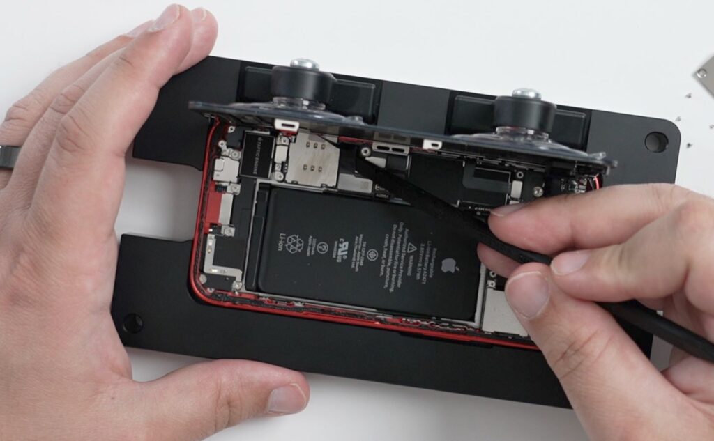 MacBook の修理部品に遅れが生じているため、Apple は部品待ちの間、顧客にデバイスを持ち帰ることを許可
