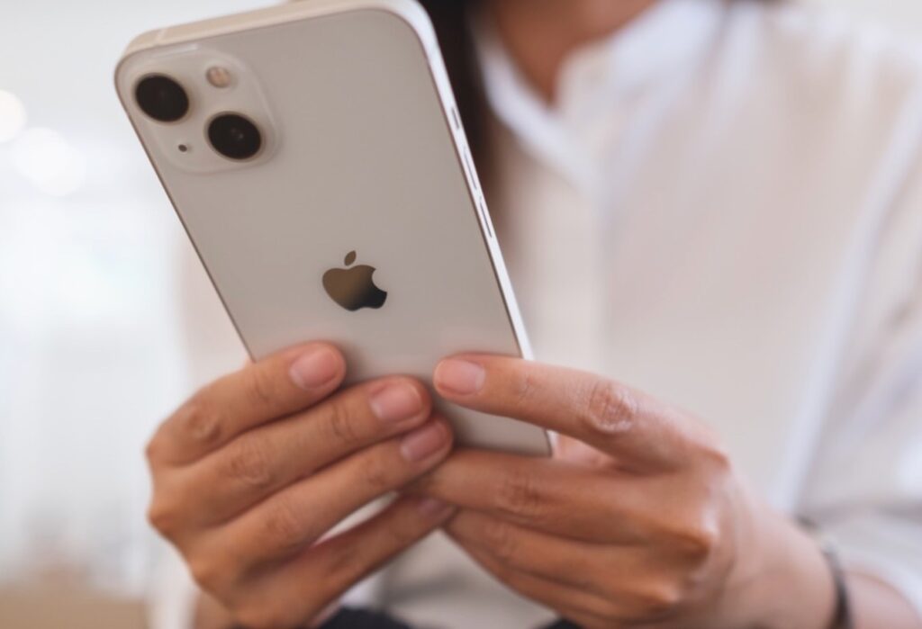 Apple、iPhone 13のおかげで世界のプレミアムスマートフォン市場の62%を獲得