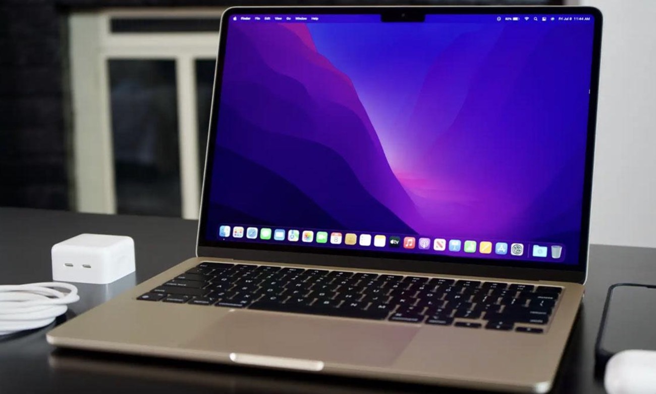 Apple、来年からMacBookの全ラインをOLEDディスプレイに移行か