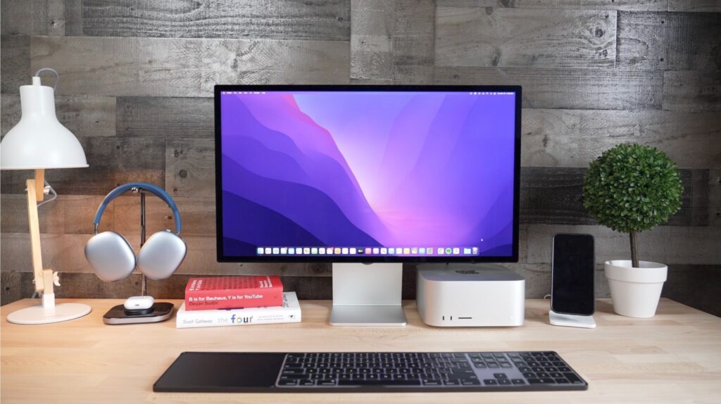 Appleの革新的な飛躍：新しいMacとホーム用スマートディスプレイを開発中