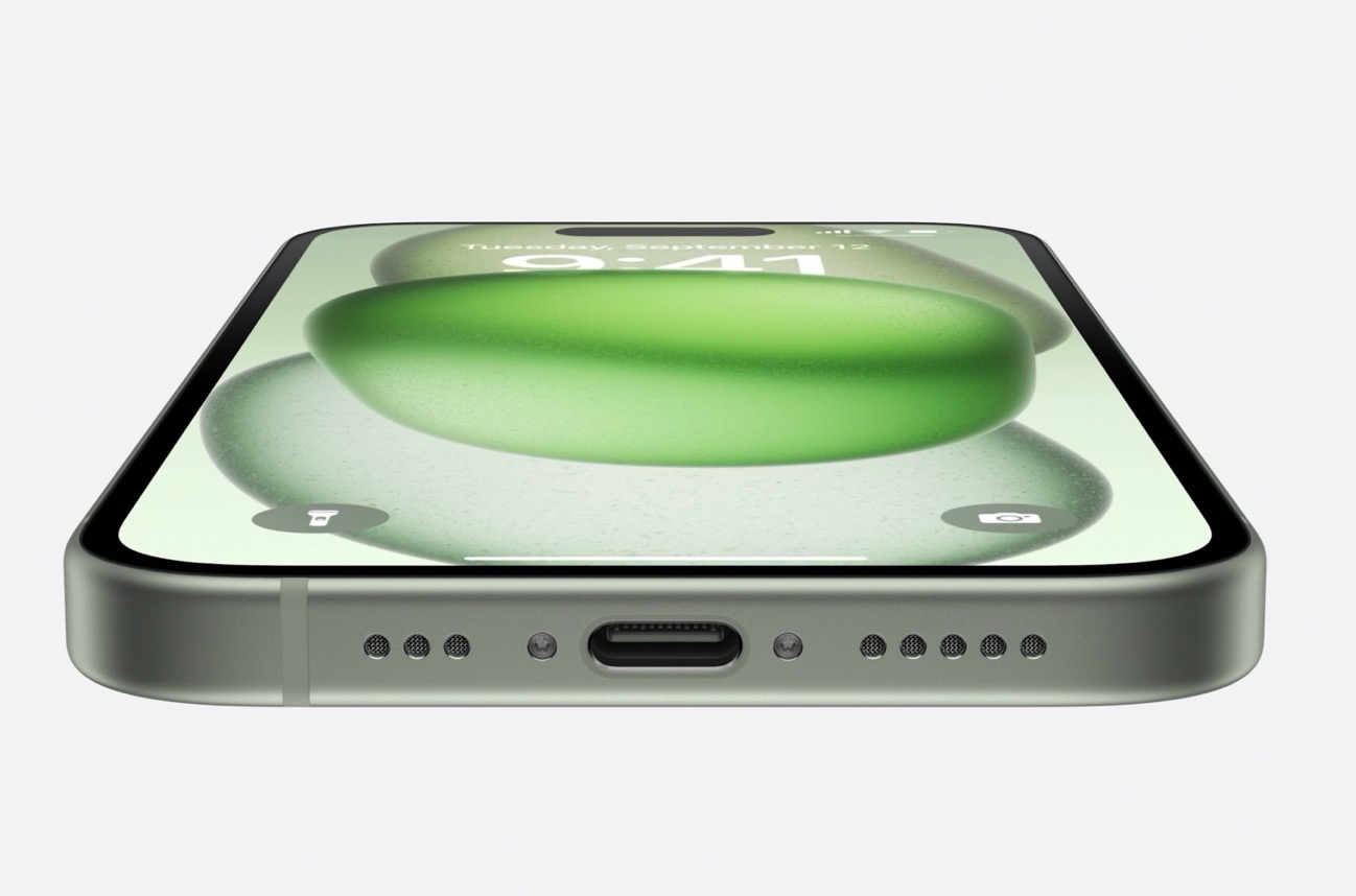 iPhone 15のUSB-C互換性の予期せぬ課題 : モバイルバッテリーの充電問題