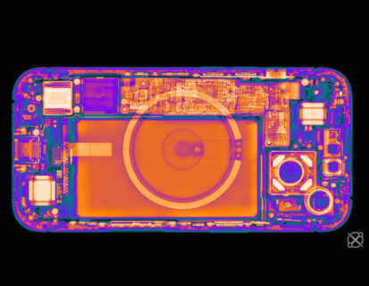 iPhone 15の秘密を明らかに：iFixitの顕微鏡分解がすべてを明らかに！