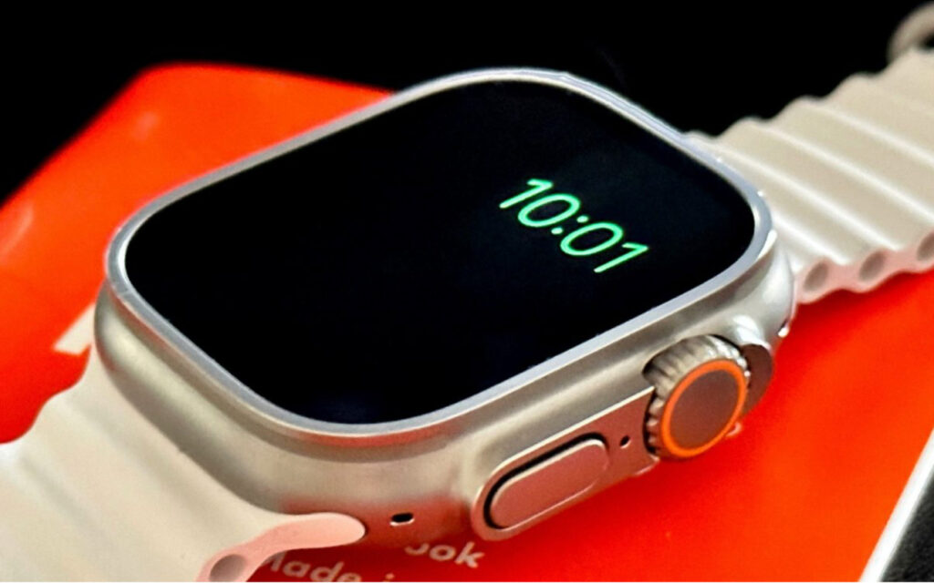 Apple Watchユーザー、watchOS 10.1でバッテリーの急激な消耗と過熱を訴える