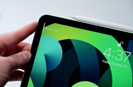 iPad AirはOLEDを採用するとの噂さもあるが、それは長い待ち時間になる可能性