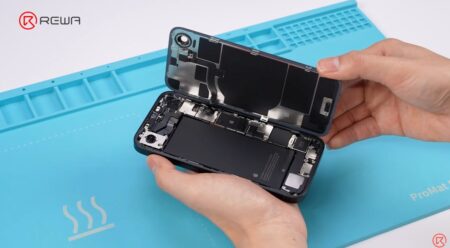 iPhone 16e 分解で見えた驚きの進化：バッテリー増量、新モデム、そして修理の課題